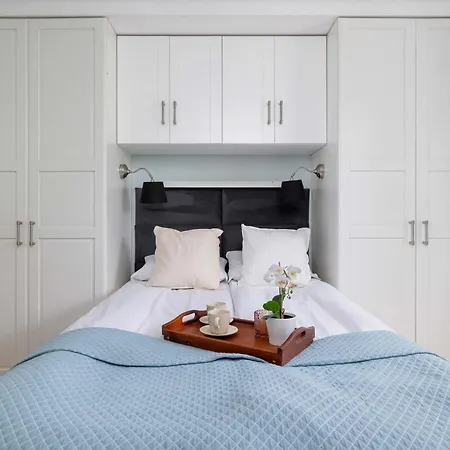 Air Conditioned In Cracow With Parking, Desk And Bathtub By Renters كراكوفيا