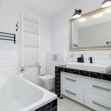 Air Conditioned In Cracow With Parking, Desk And Bathtub By Renters شقة *