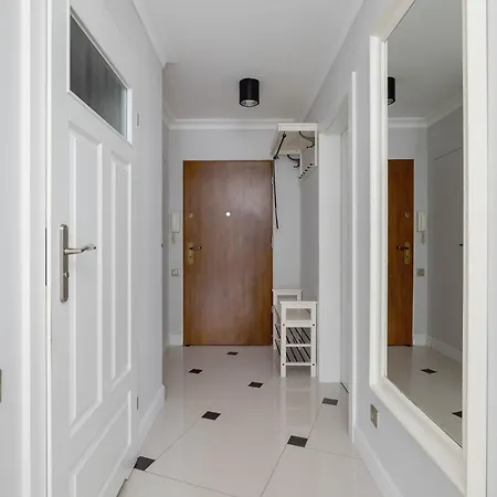 شقة Air Conditioned In Cracow With Parking, Desk And Bathtub By Renters *