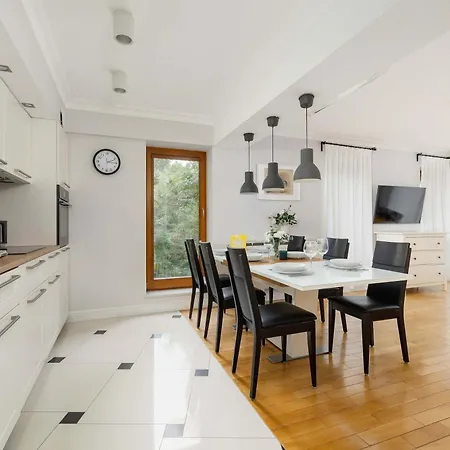 Air Conditioned In Cracow With Parking, Desk And Bathtub By Renters