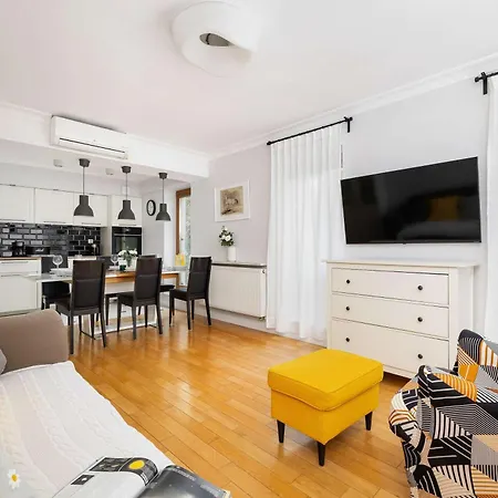 Air Conditioned In Cracow With Parking, Desk And Bathtub By Renters * Krakau