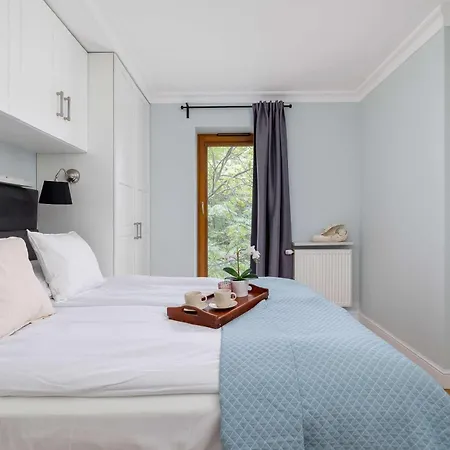 Air Conditioned In Cracow With Parking, Desk And Bathtub By Renters Appartement