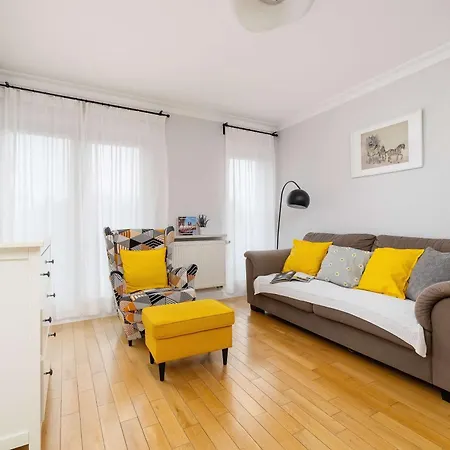 Air Conditioned In Cracow With Parking, Desk And Bathtub By Renters *